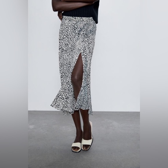 Zara Satin Skirt - Picture 2 of 7